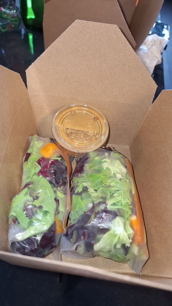 Spring rolls with spicy sauce